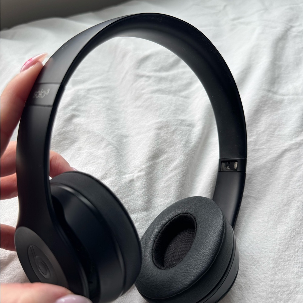 Black Wireless Beats Solo 3 Headphones